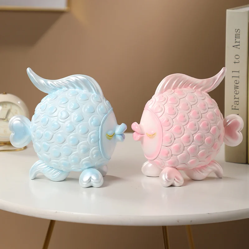 Bonito adorno de pez besándose, decoración ligera de estilo lujoso para el hogar, gabinete de vino Simple moderno, decoración para sala de estar de alta gama
