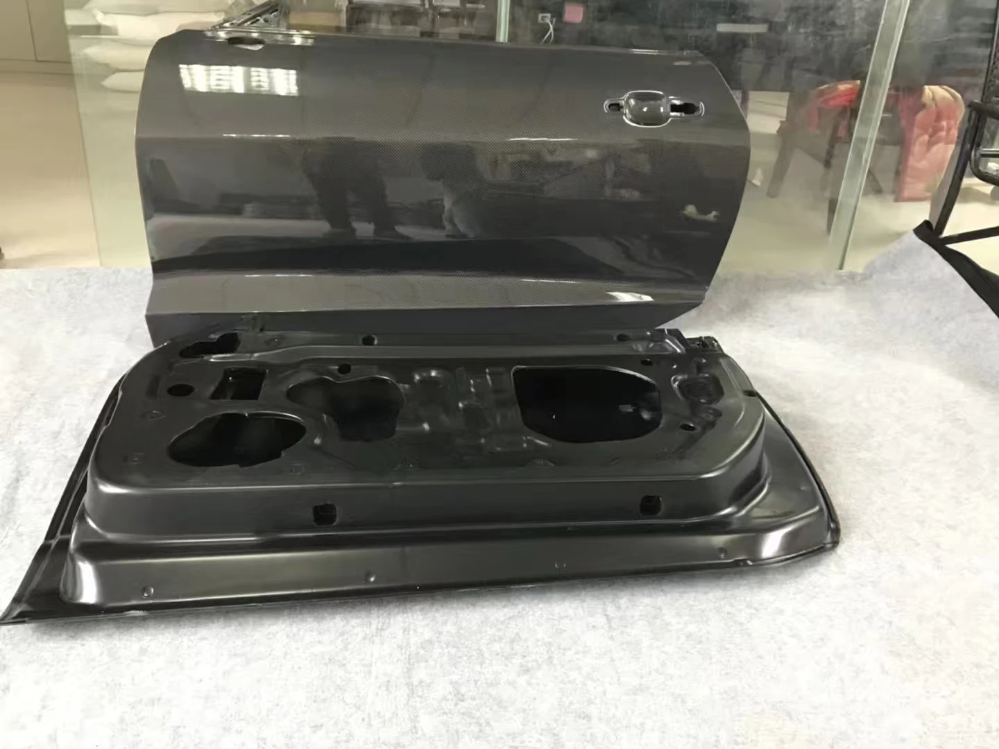 High Quality Carbon Fiber Rear Side Door for Gen 6th Camaro Perfect Fitment 4