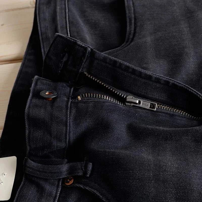 تم غسل جينز ذو ساق مستقيمة عتيقة ثقيلة في السراويل الرجالية المرنة الصغيرة القديمة