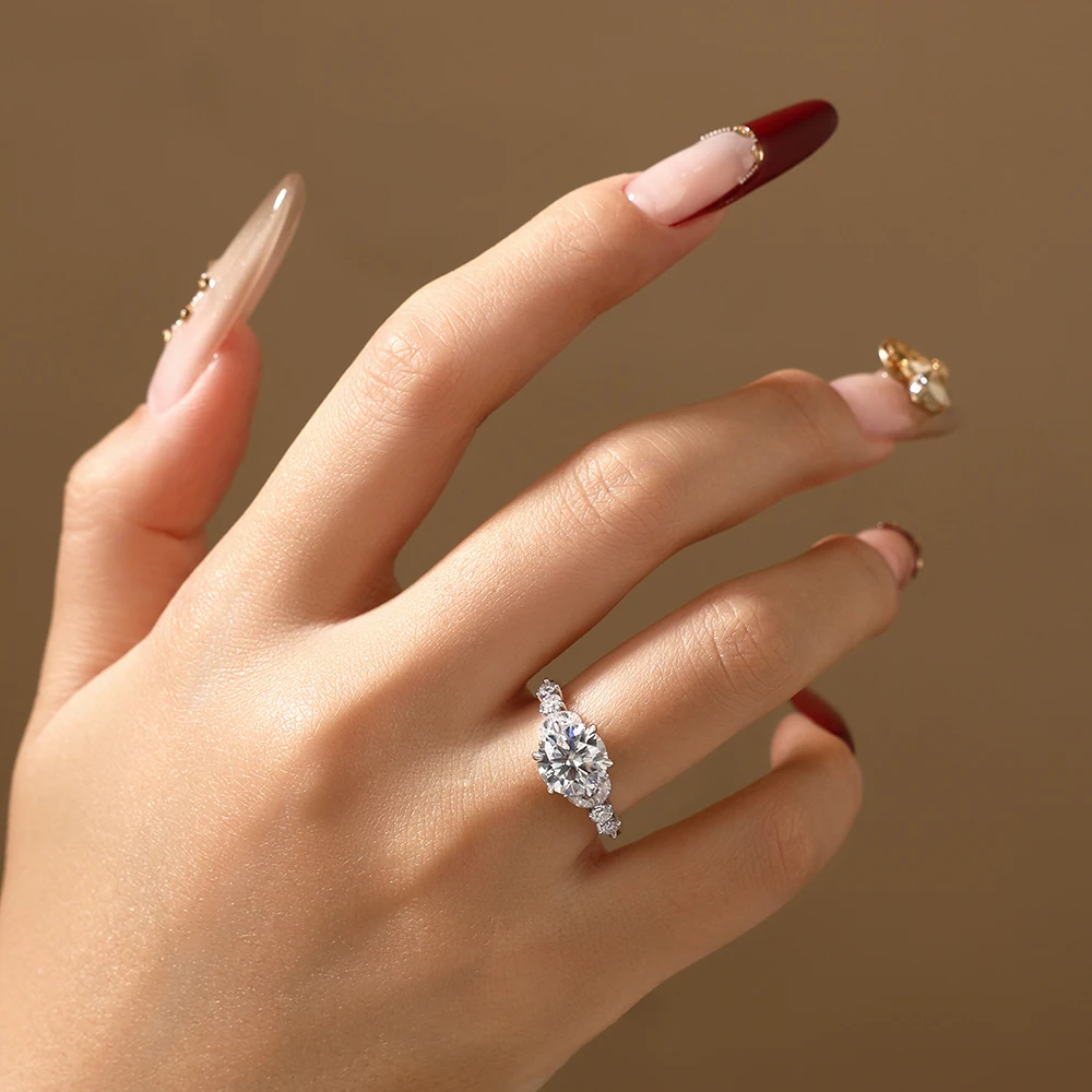 Women's Moissanite Round Cut Ring, 2.5ct Classic Design
