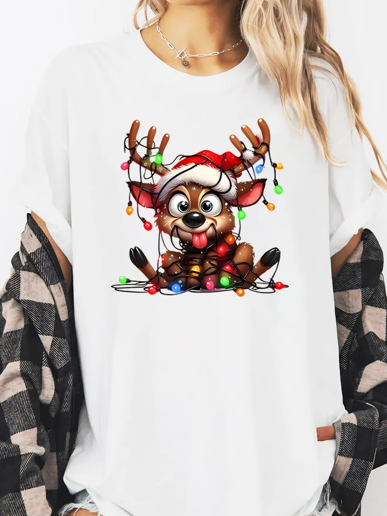 크리스마스 조명이 있는 순록 프린트 홀리데이 긴 소매 티셔츠 여성 캐주얼웨어 화이트 플러스 사이즈