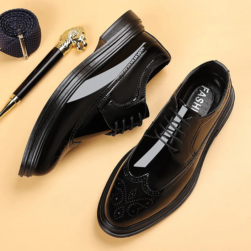 Zapatos de vestir formales de cuero charol perforado con diseño brogue, con cordones, a la moda, para hombre joven, novio, boda, fiesta, novedad 2026