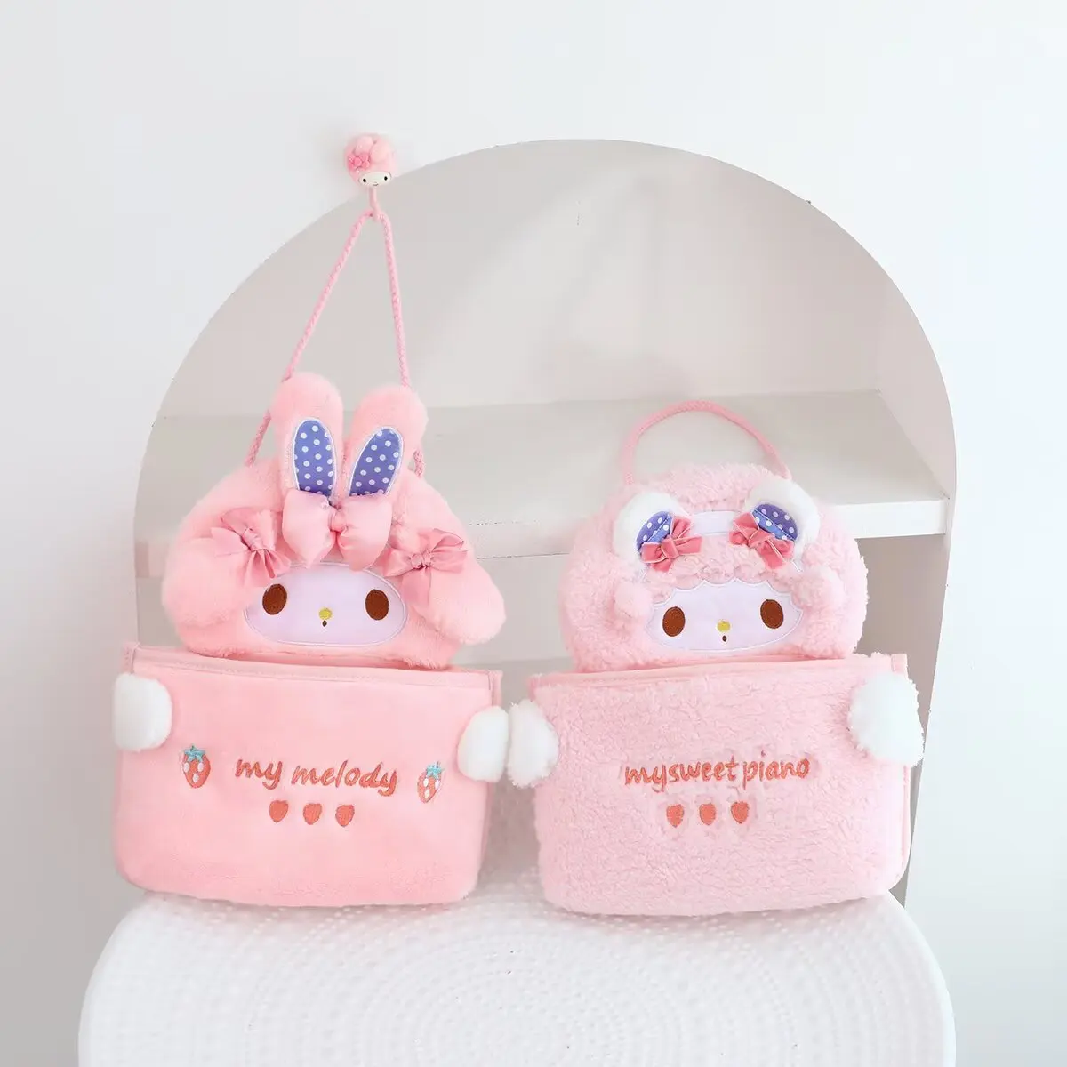 การ์ตูน My Melody กระเป๋าน่ารักอะนิเมะแขวนรถที่นั่งกลับกระเป๋าเปียโนหวานสไตล์ญี่ปุ่นรถอุปกรณ์เสริมสาว