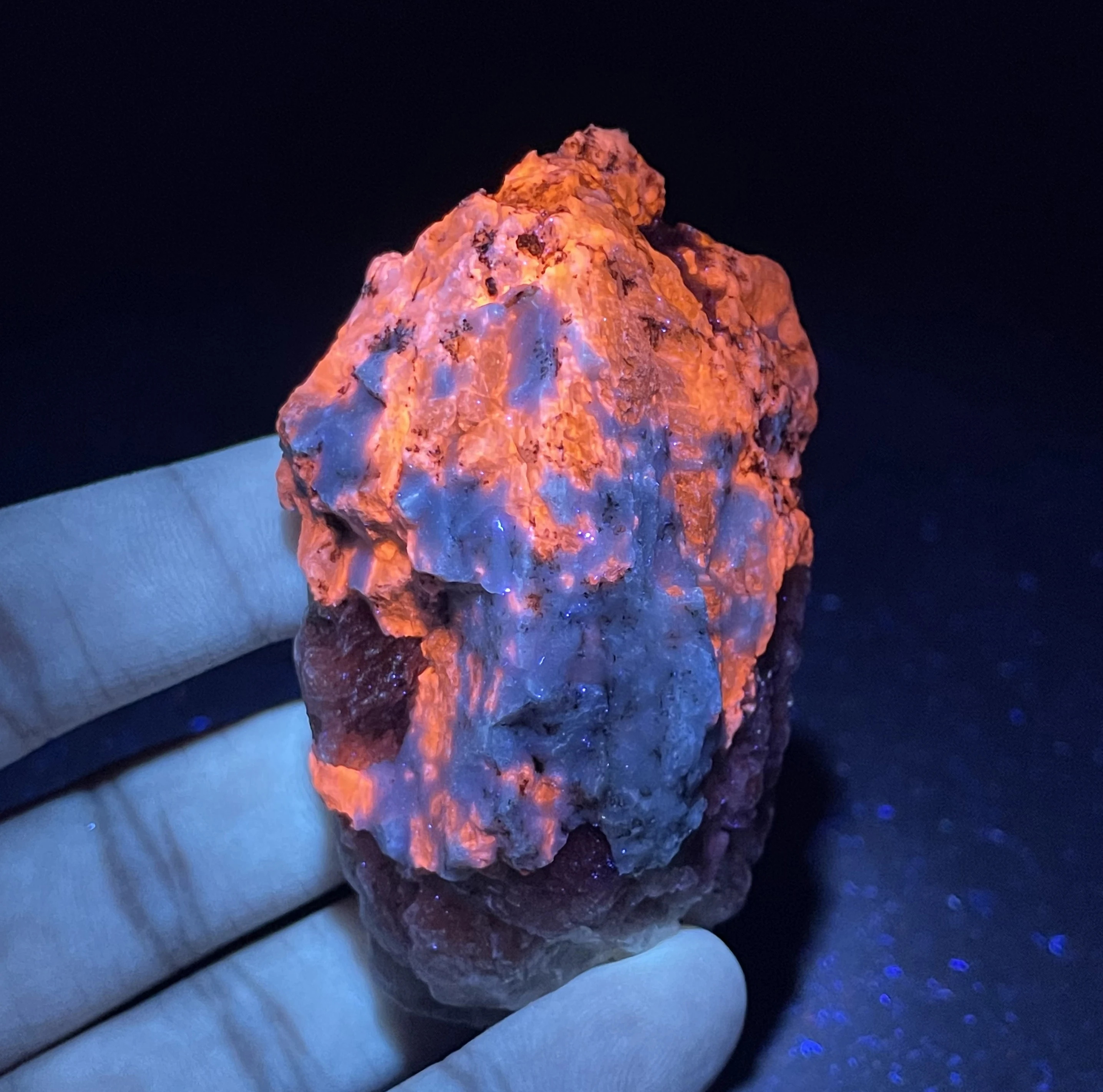 

BEST! 100% Natural Afghan orange Fluorescent blue Sodalite Mineral Specimens stones and crystals quartz