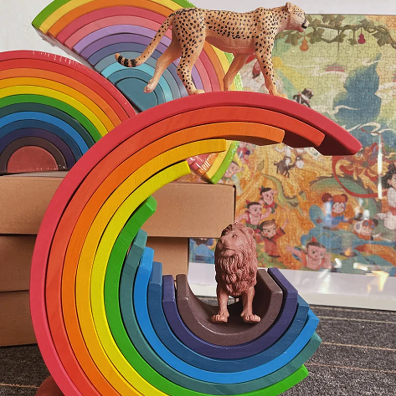 12 kolorowych łukowych klocków tęczy