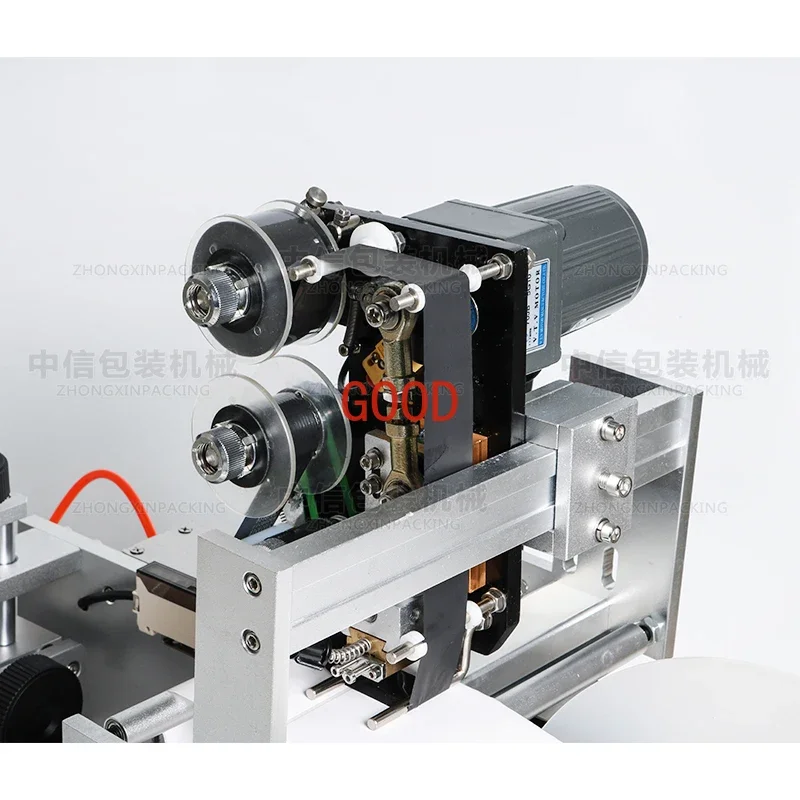 

Flat labeling machine self-adhesive trademark with coding date sticker square box