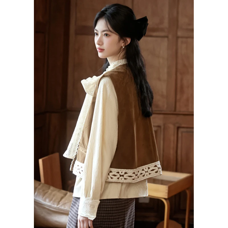 レトロなスタイルのスエードベスト、ゆったりとしたレースの切り替えデザイン、レディースアウター、ラウンドネック、レギュラー丈、ポリエステル繊維