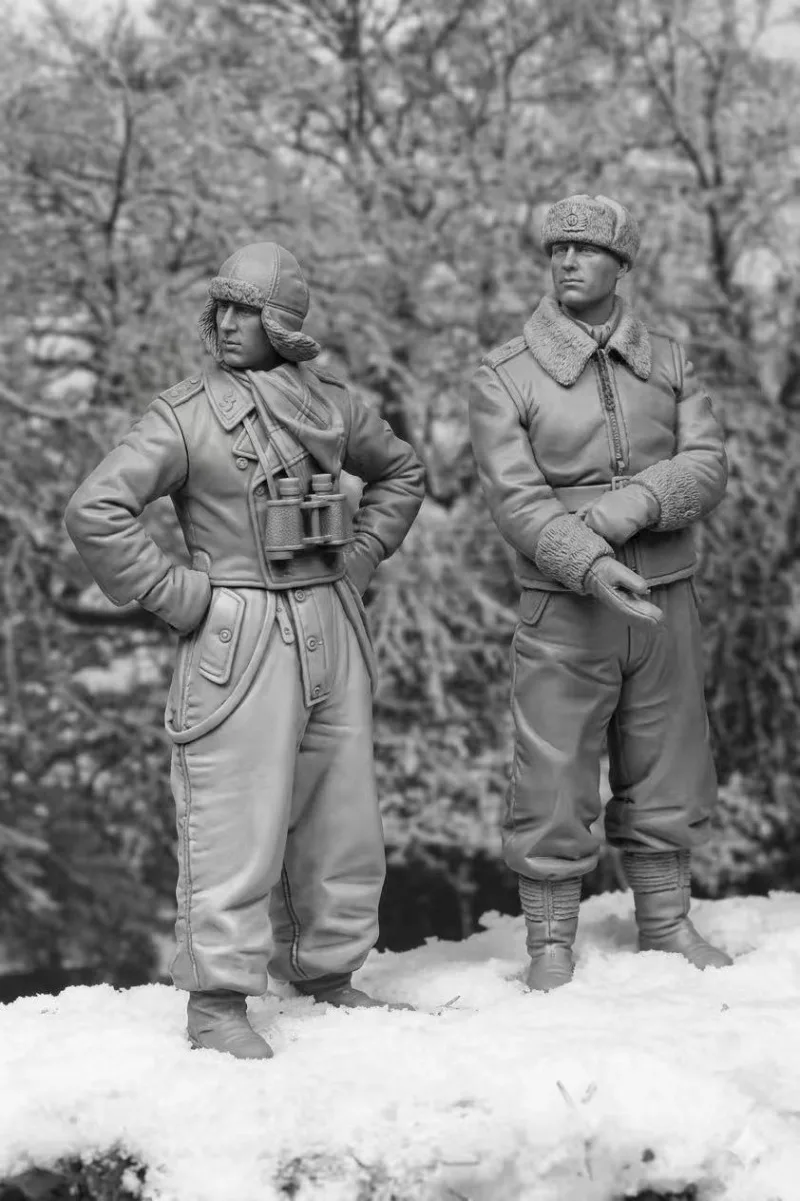 

1/35 Scale Resin Figure Assembled Model Kits Historical Military Scene Layout Soldier 2 Person Winter Unassembled Unpainted 334