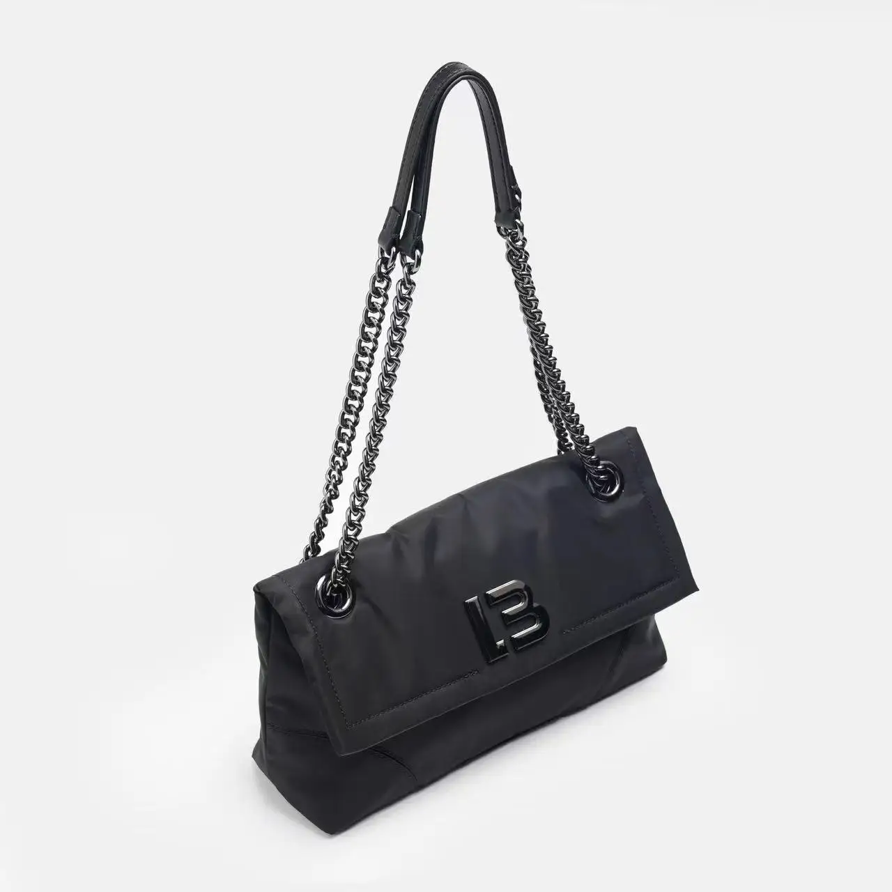 2024 classic light luxury black chain advanced practical buckle all-black square bag large capacity to store many items