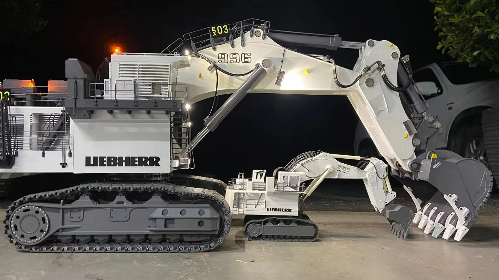 New advanced adults toys excavator radio control hydraulics liebherr 996 model