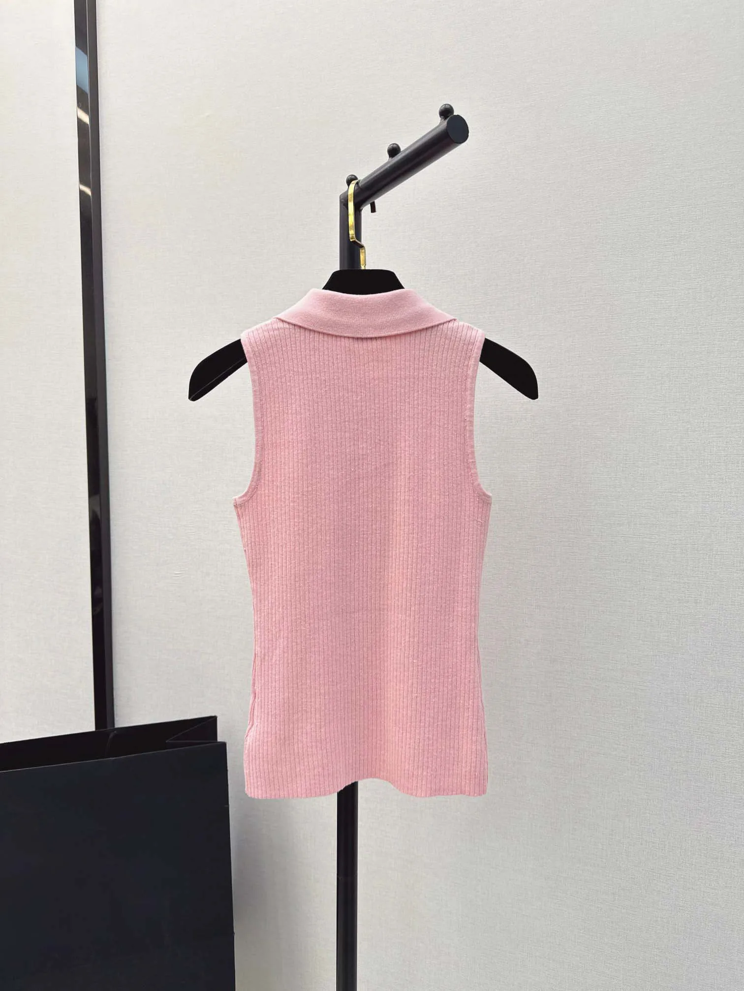 High quality spring/summer latest ladies temperament lapel button sleeveless vest, fashionable slim knit sweater