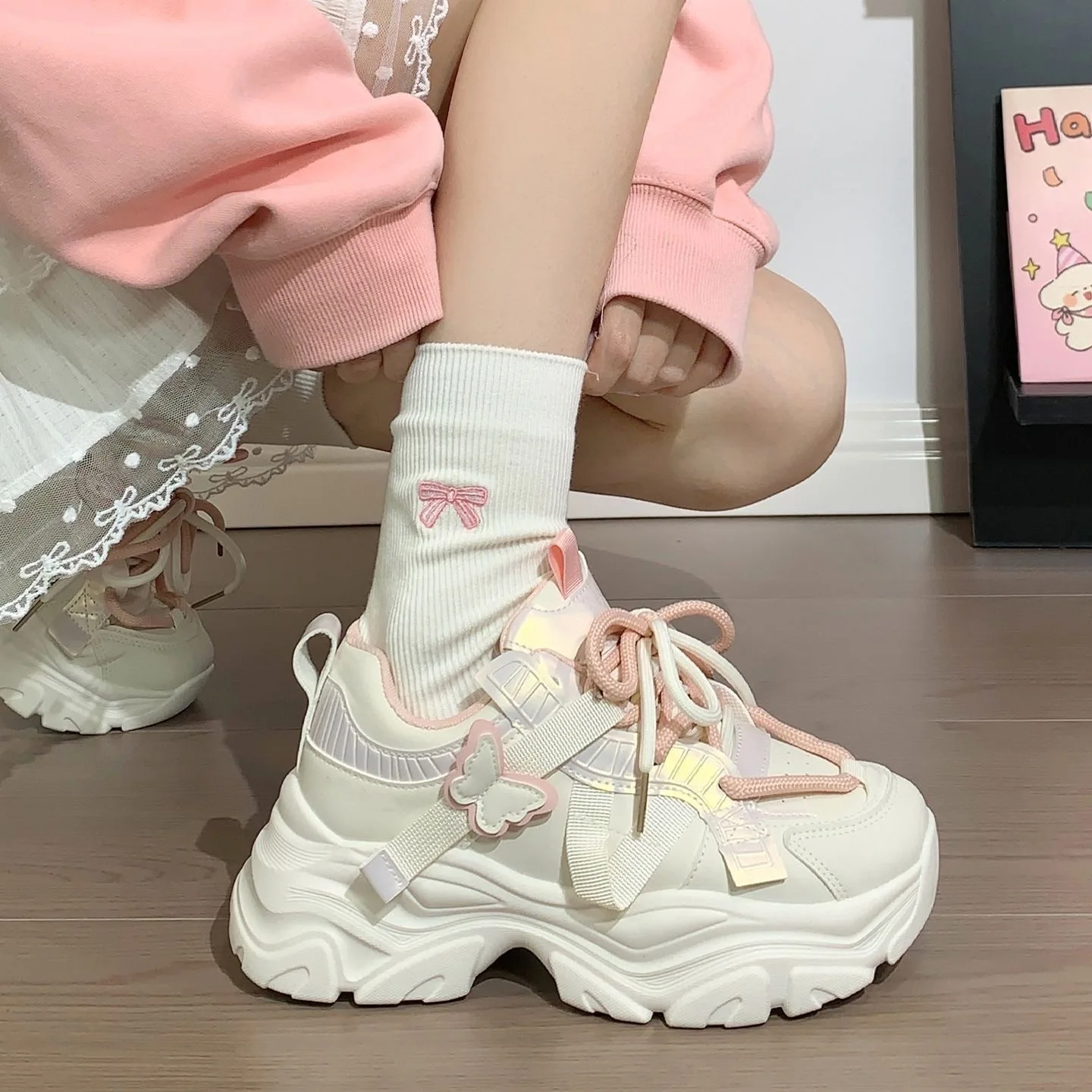 2026 Frühling Herbst Neue Damenmode Atmungsaktive Ultraleichte Dad-Sneaker im Butterfly-Stil mit dicker Sohle und erhöhtem Absatz – Detail 4