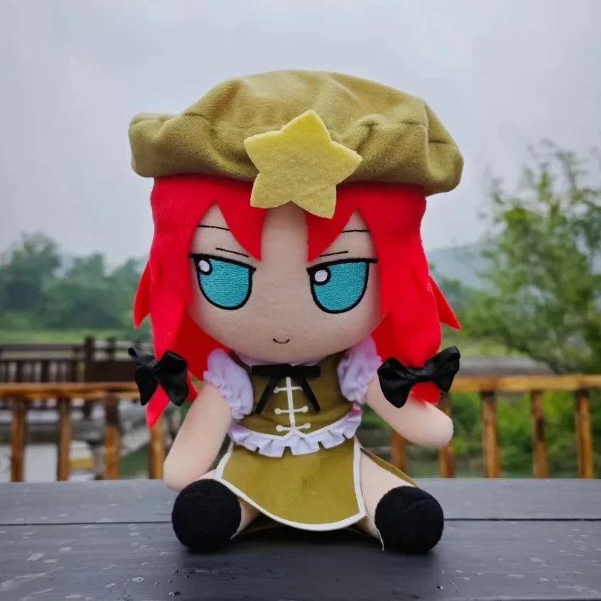 Peluche de 20 cm de Anime Fomo Hon Meirin TouHou Project, Muñeco de Peluche Sellado del Club Smoke, Peluche de Cosplay, Regalos de Cumpleaños y Navidad