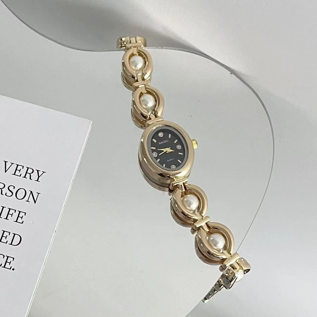 New Hot Sale Oval Beautiful Ladies Vintage Wristwatches for Female Girl Student Cute Elegant Small Women Watches with Pearl
