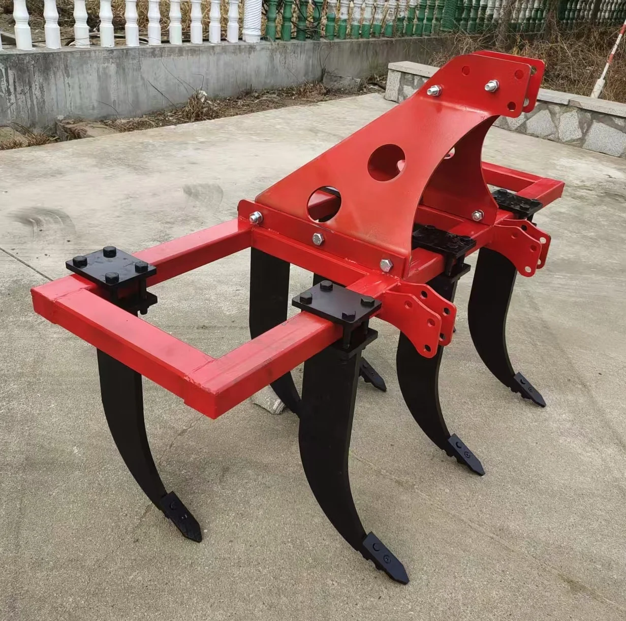

agricultural farm machine 60-90HP four wheel tractor 3 point suspension 13 teeth ripper subsoiler parts plow plough for sale