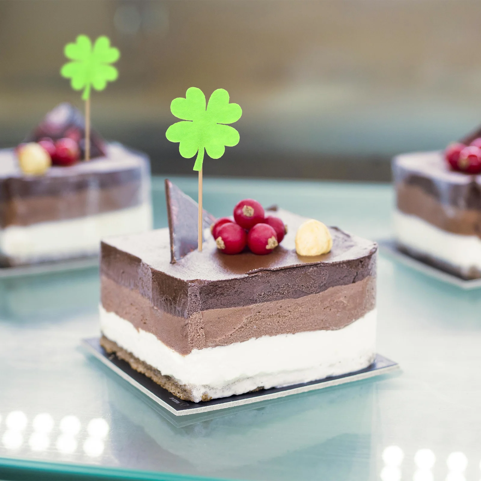 

10Pcs Four-Leaf Clover Cake Toppers Creative Cupcake Picks Light Green Dark Green Wedding Birthday Baby Shower Christmas