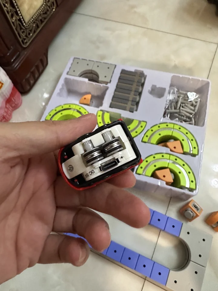 Coche magnético STEM Racing Car Rail Track Set Montessori tren motorizado y laberinto de gravedad juguete para niños regalo de Navidad