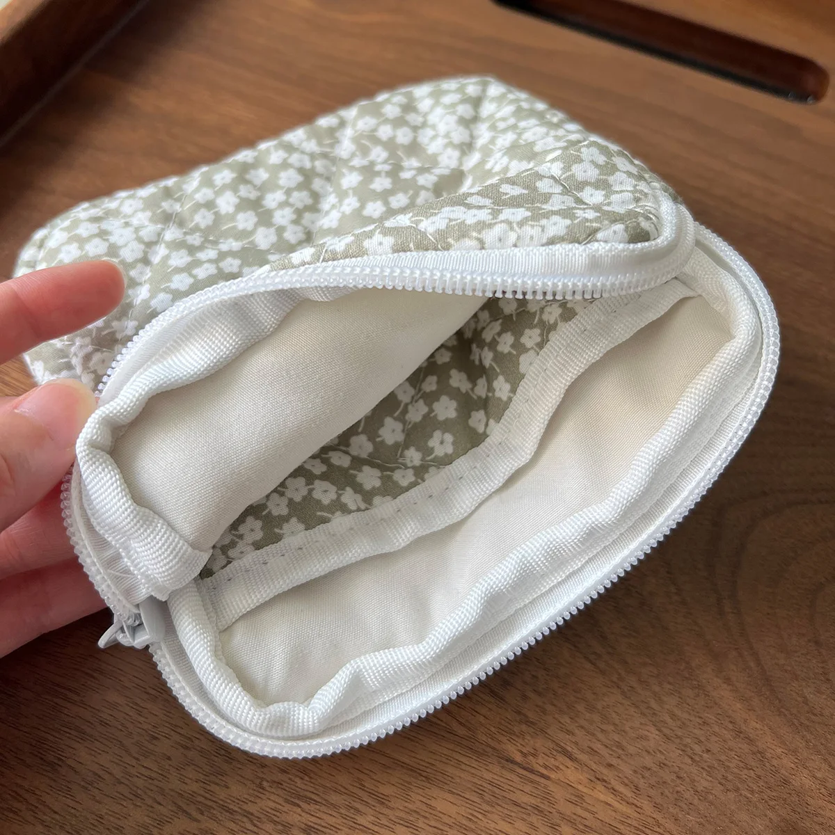 Gray Small Flower Patterned Square Storage Bag，Square Small Portable Cosmetic Bag Sanitary Napkin Storage Bag