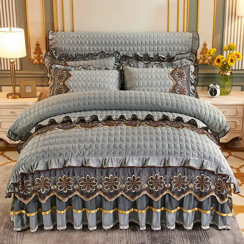 

Europe Thick Velvet Quilted Bedding Set Duvet Cover 220x240 Luxury King Queen Bed Linen 2 People Bedspread Lace Ruffles Solid