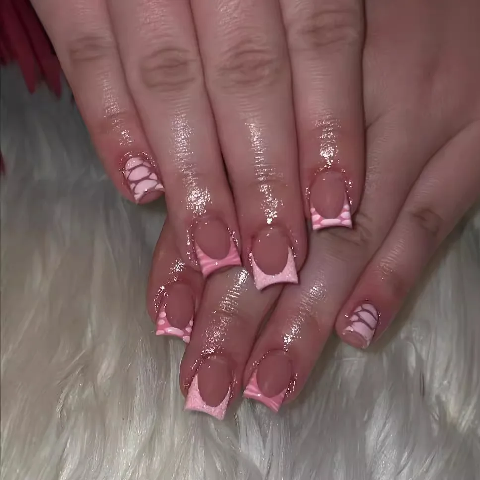 24Pcs Pink Square Fake Nails Press on Flower Bow Rhinestone Design Nails Sets Woman Detachable Short French False Nails Manicure