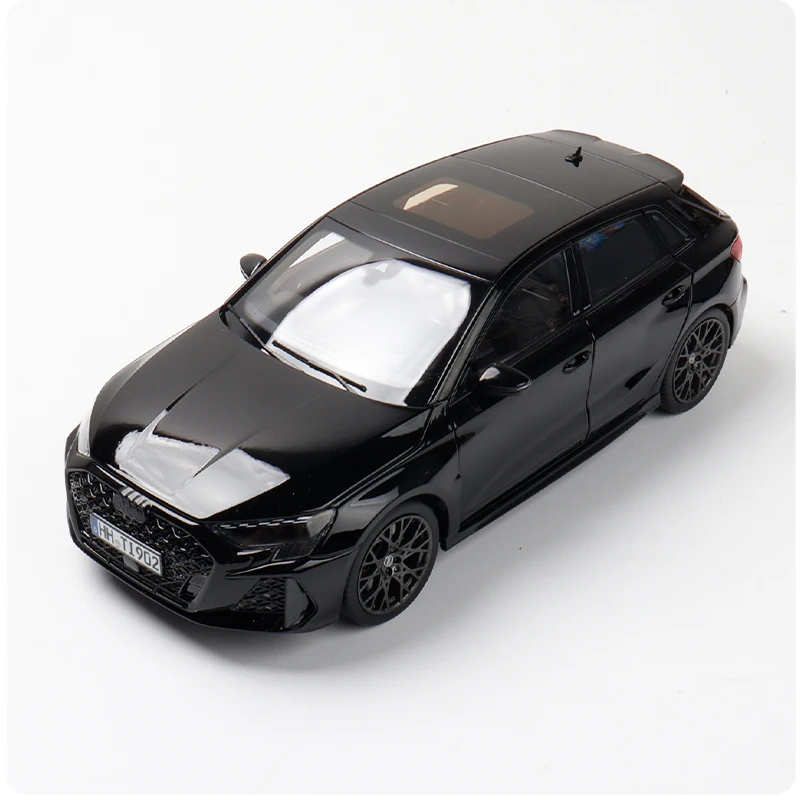 

Литой под давлением оригинальный масштаб 1:18 2025 RS3 Sportback, имитация сплава, модель автомобиля, статический дисплей, коллекционный подарок, сувенирное украшение