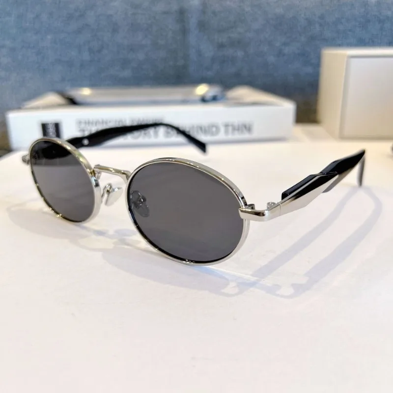 Vintage-Sonnenbrille für Damen, UV400-Retro-Sonnenbrille mit ovalem Metallrahmen