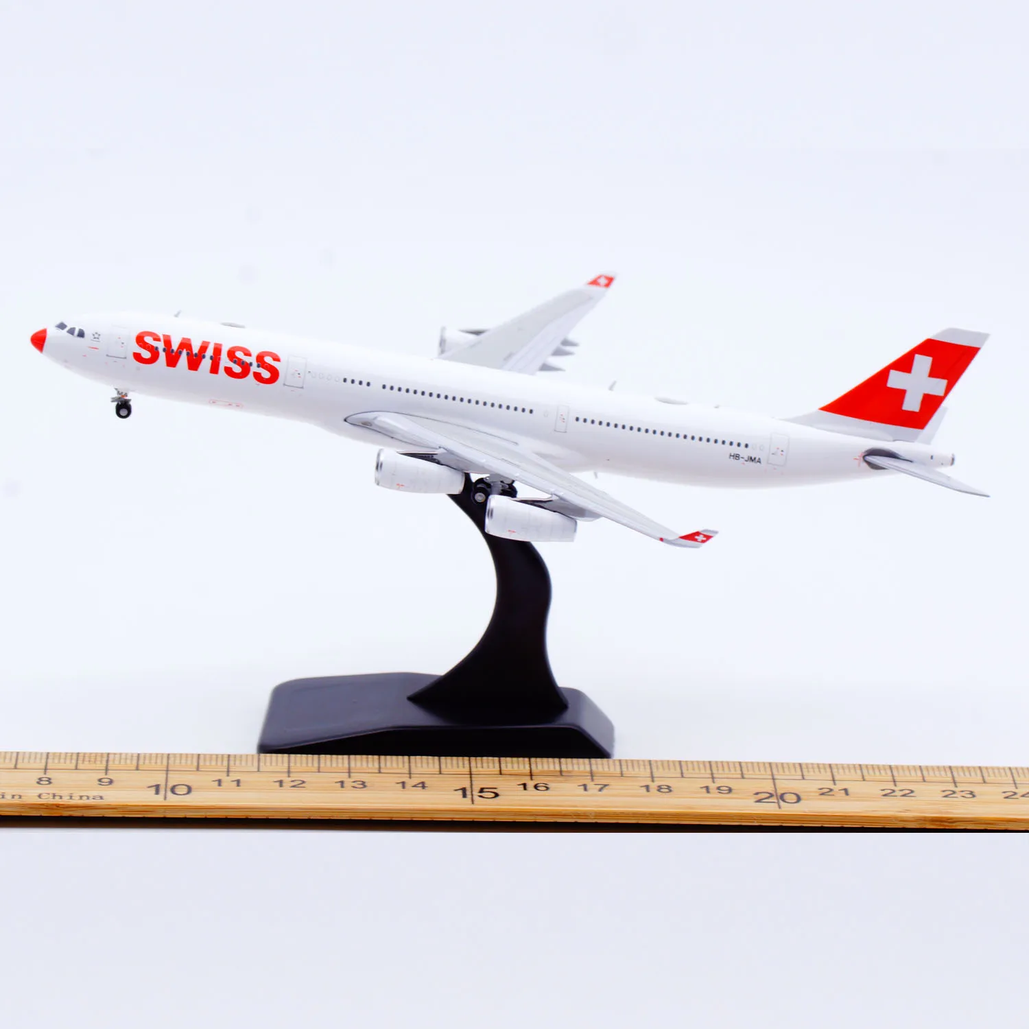 XX40203 โลหะผสมสะสมเครื่องบินของขวัญ JC ปีก 1:400 Swiss "จมูกสีแดง" Airbus A340-300 เครื่องบิน Diecast Jet รุ่น HB-JMA