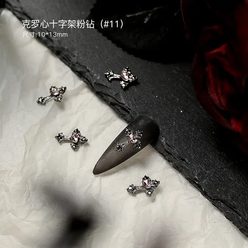 10 pezzi di colore scuro punk serie Halloween accessori per unghie Cool Girl Nail Art Charms Retro Cross Bat SpiderDecoration fornitura sfusa