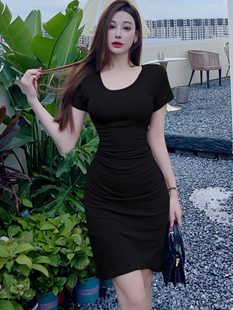 ชุดเดรสสีดำแขนสั้นทรงเข้ารูปพลีทผูกเอวสำหรับผู้หญิง ฤดูร้อน สไตล์เกาหลี วินเทจ เฮปเบิร์น ปี 2025 ชุดเดรสออกงานหรูหราสำหรับเทศกาลและงานพรอม