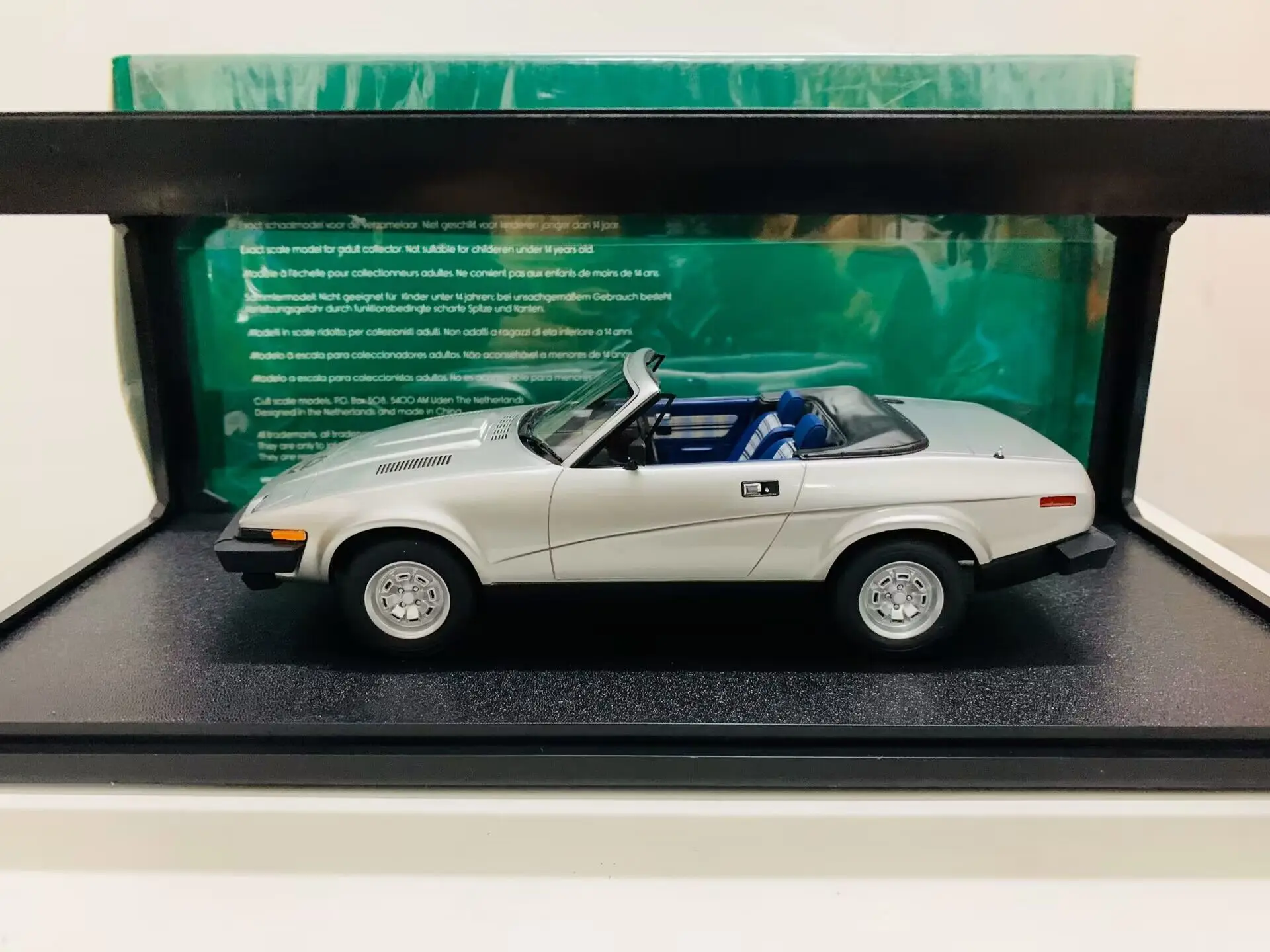 

Культовые модели! Масштаб 1:18 полимерная модель автомобиля TR7 DHC 1980 открытая верхняя серебряная металлическая новая в коробке
