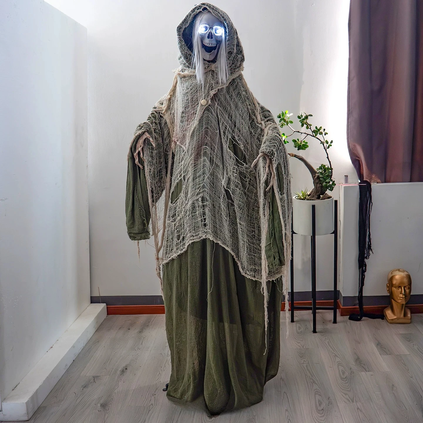 Halloween 1.95m electric induction white hair green coat standing witch haunted house secret room skeleton decoration ornament