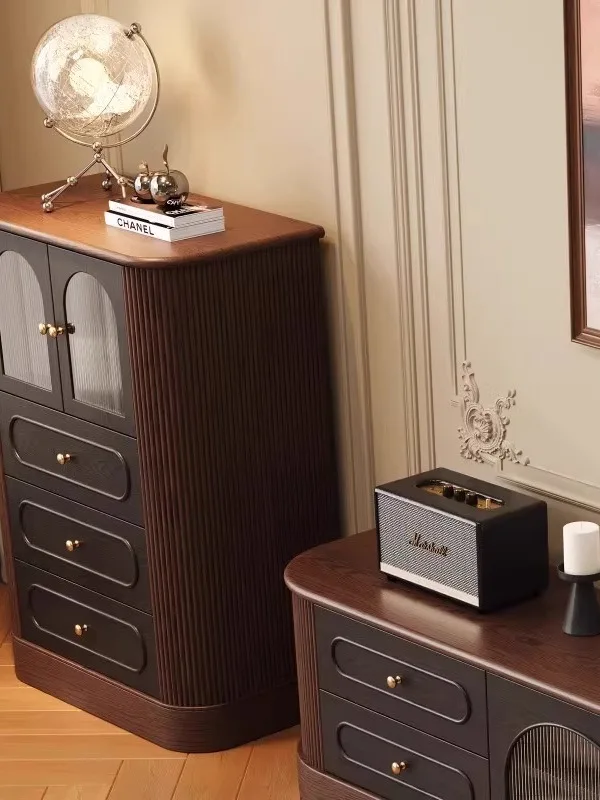 Vintage style solid wood chest of drawers Second-hand living room cabinets bedside storage cabinets against the wall