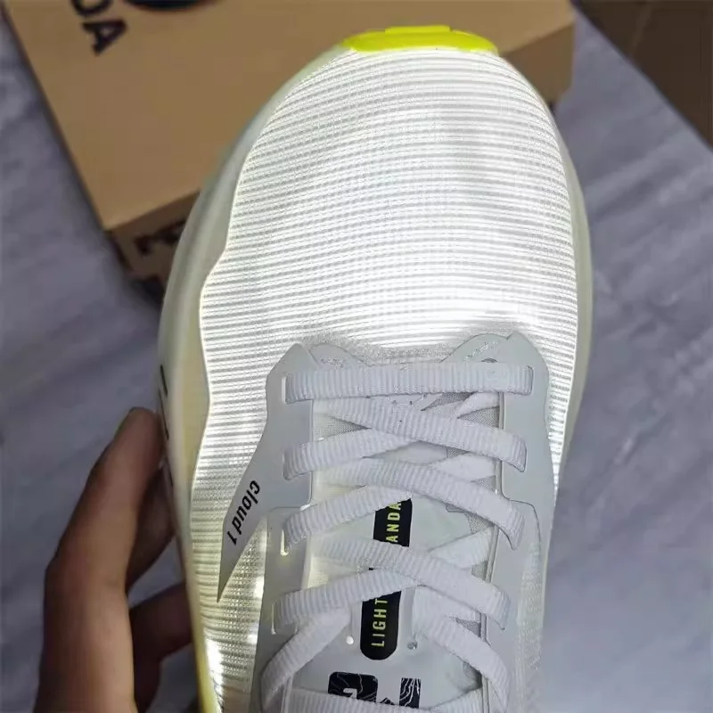 

2025 New Summer Hot Sale Lightweight Training Unisex Running Shoes Sneakers Fitness Shoes Ultra Light Athletic Shoes