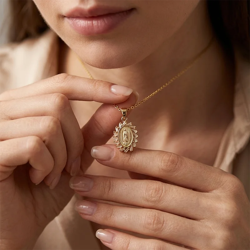 Collar con medallón, collar de oro de la Virgen María, collar de la Virgen Milagrosa. Collar con moneda de oro, collar religioso
