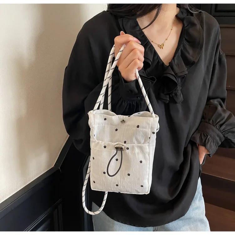 Kreative Falten-Tasche Neue Mode Trendige Umhängetasche Vielseitige Einzel-Schulter-Handytasche Aufbewahrung und Dekoration – Detail 9