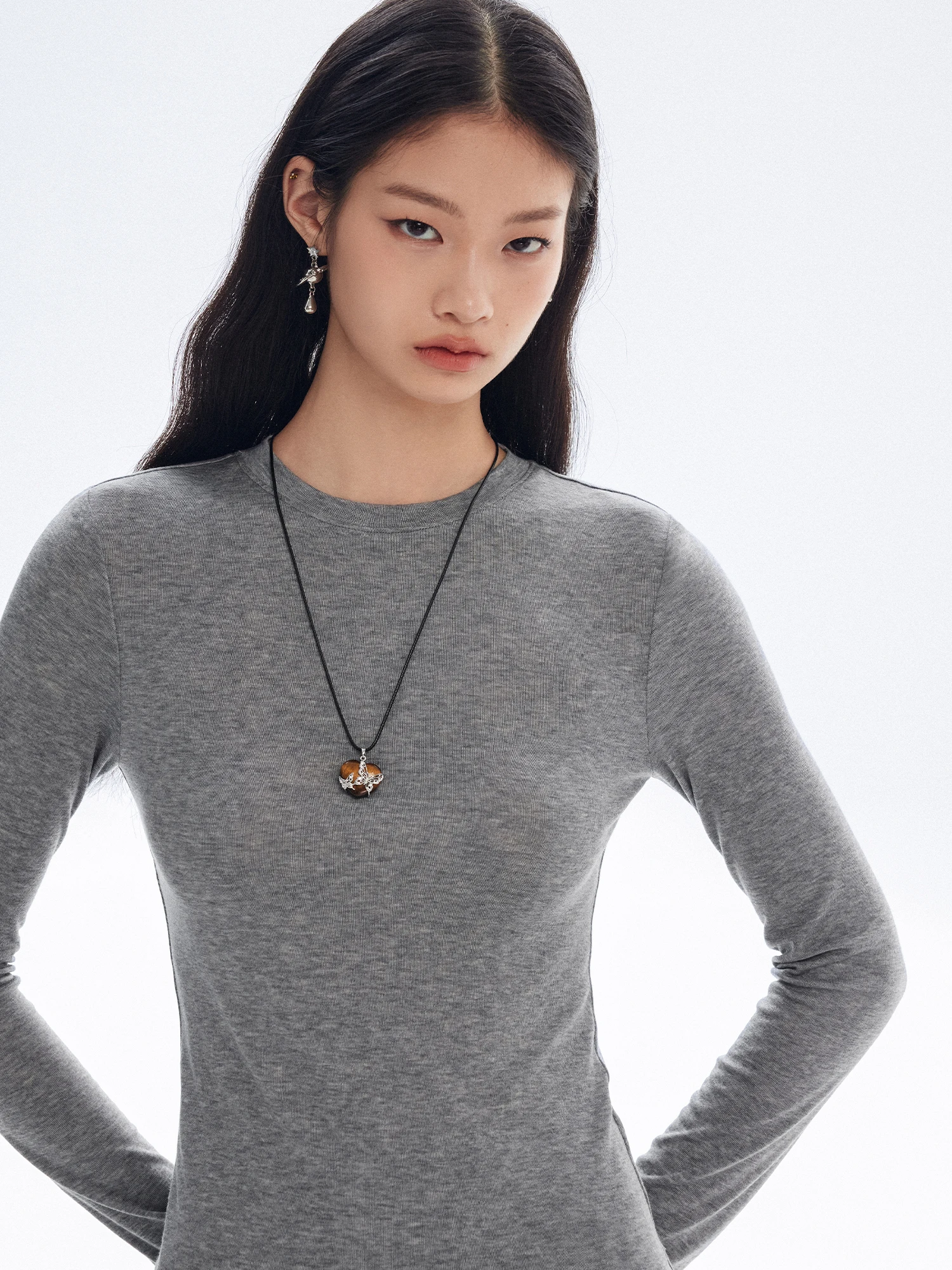 Camiseta básica de manga larga fina y agradable para la piel, camiseta de color puro Bymolycho, camiseta básica ajustada, camiseta informal transparente para mujer