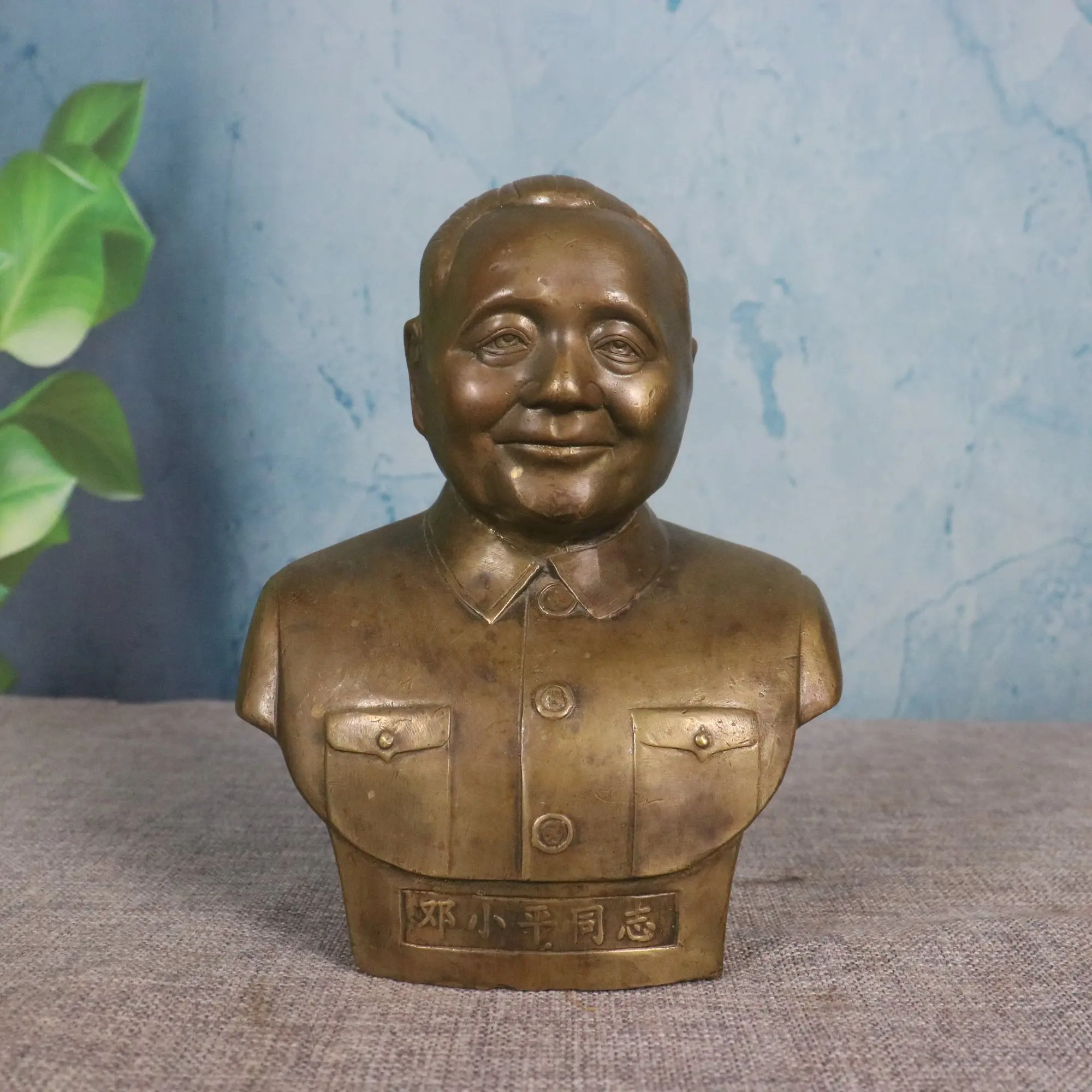 

"Deng Xiaoping Brass Statue - Elegant Decorative Art Piece for Hallways Living Rooms and Tea Rooms Exquisite Home Decor Figurine
