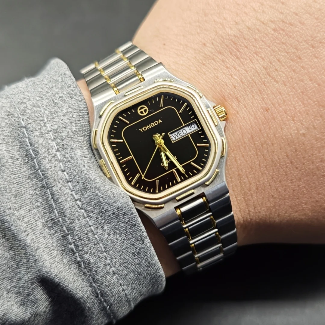 

Quartz Watch Classic Series with Day Date Calendar 35.5mm Diameter 7mm Thickness 30 Meters Waterproof