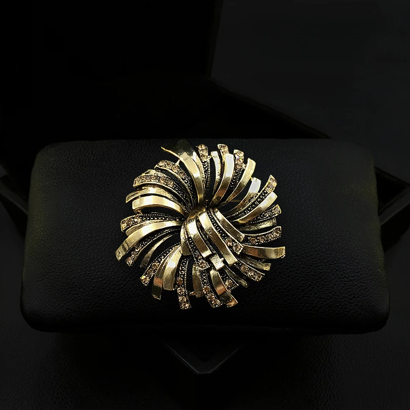 

1919 Luxury Retro Court Three-Dimensional Flower Brooch Exquisite High-End Suit Neckline Corsage Pin Clothes Accessories Jewelry