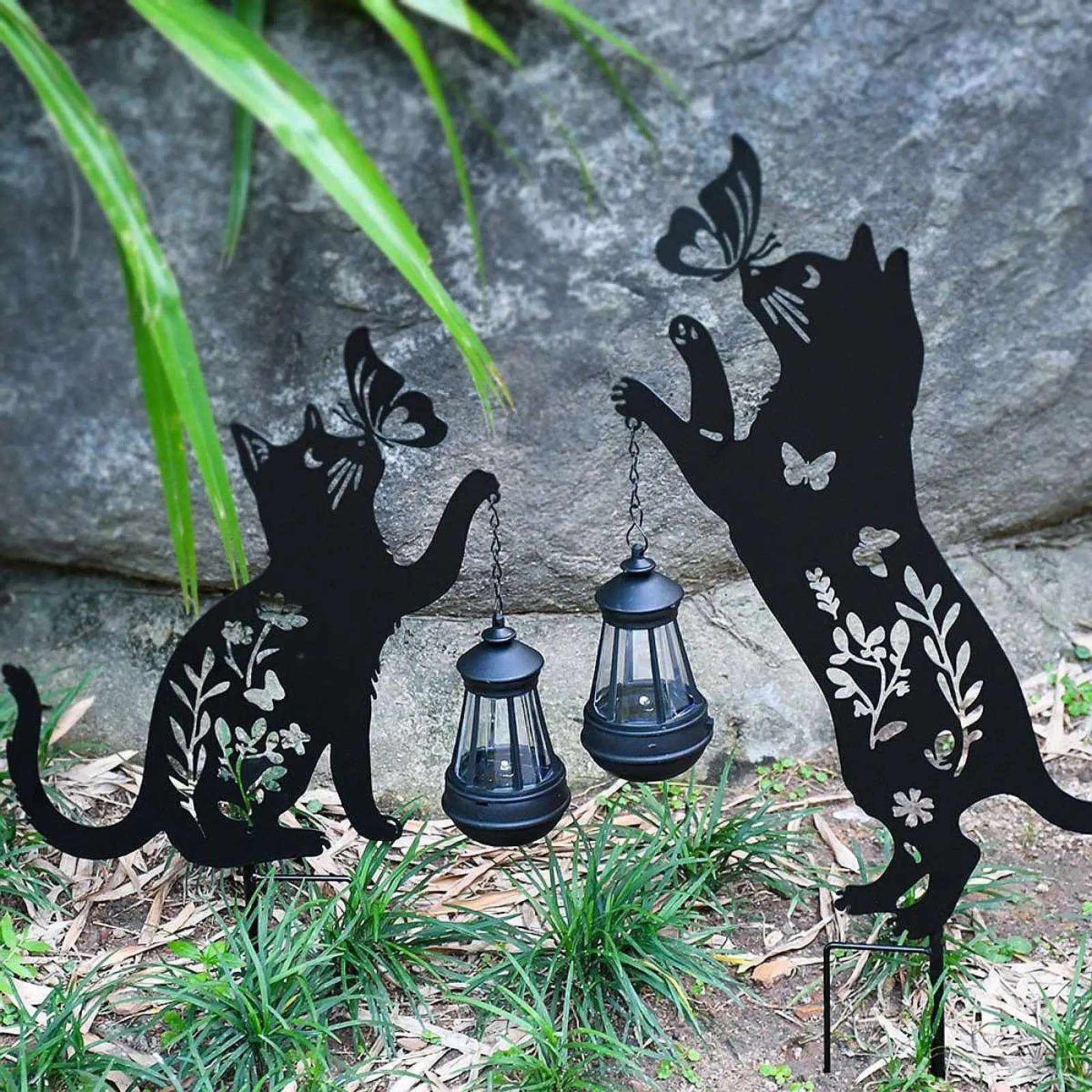 Garden Statue with Solar Light Courtyard Housewarming Gift Porch Lawn Ornament Art Decor Outdoor Patio Cat Figurine with Lantern