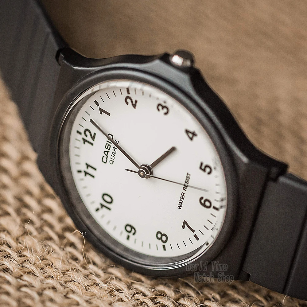 ساعة كاسيو كلاسيكية أنيقة بتصميم بسيط شاشة ديجيتال حركة كوارتز مقاومة للماء للرجال والنساء MQ-24-7B/7B2