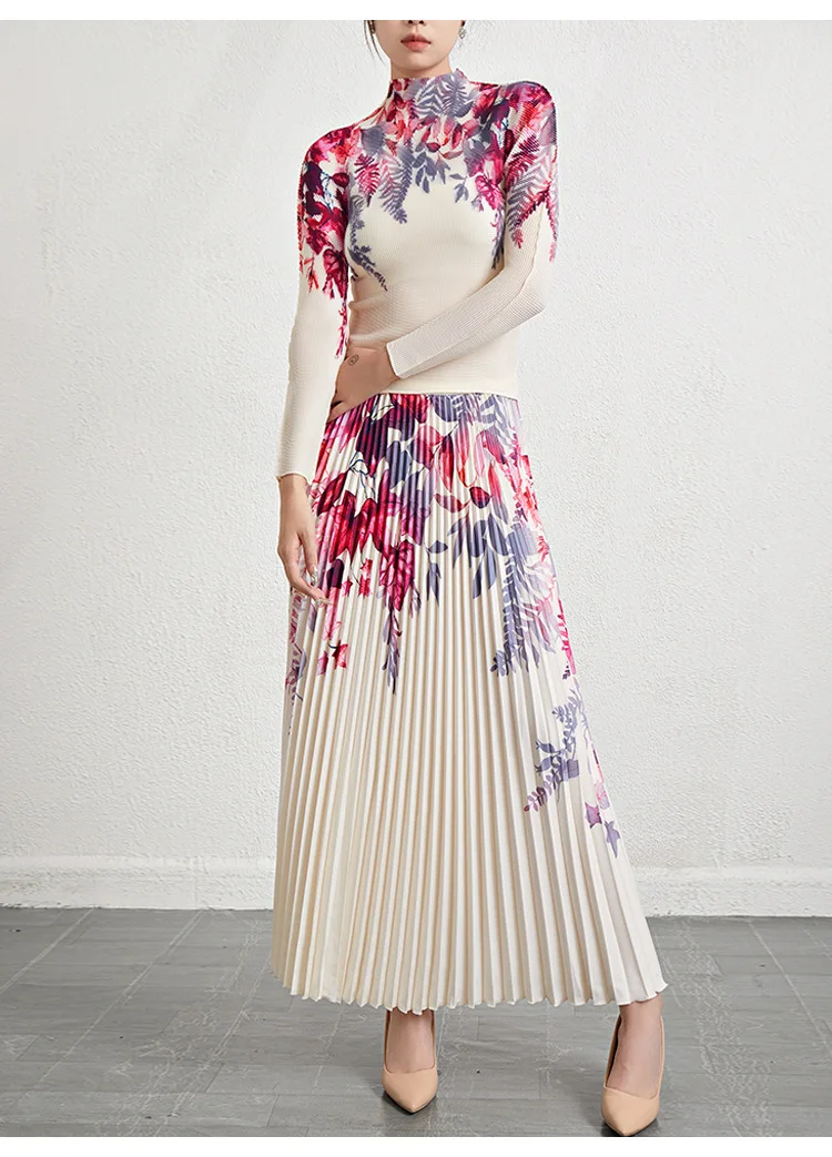 Stylish and chic women's two-piece set, featuring a pleated printed long-sleeved top and a pleated skirt.