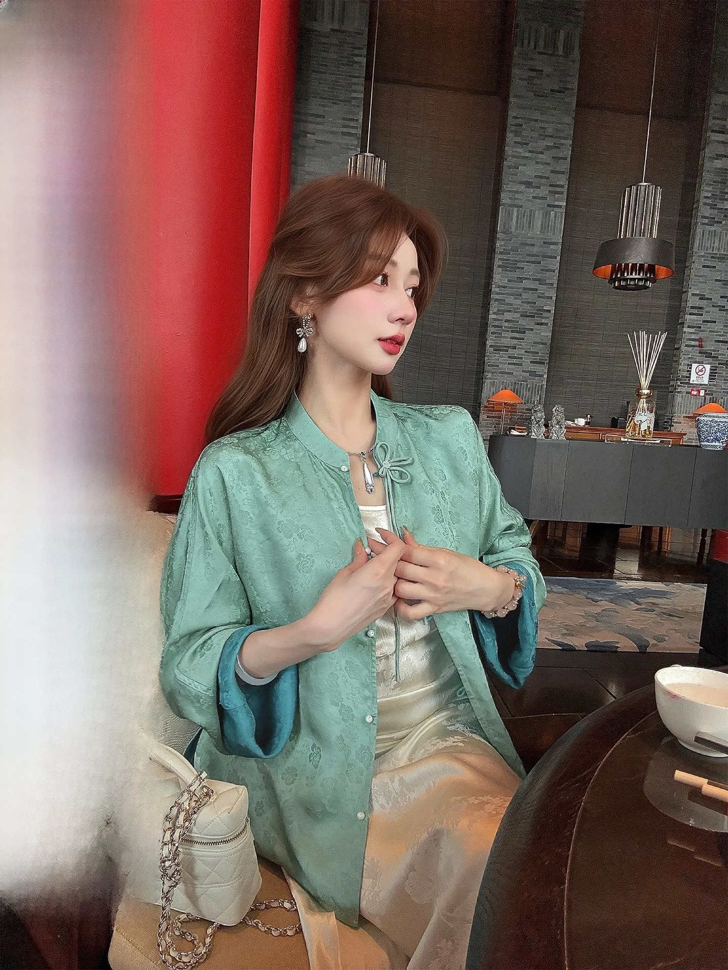 

New Chinese Sle Heavy Work 00% Silk Women's Jaet Autumn Season Double Sided Wear Beautiful Floral Embroidery Top