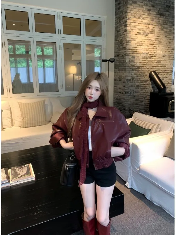 

Ретро-куртка из кожи в американском стиле для женщин, весна 2026, новая модель, свободный крой, с эффектом стройности, с воротником, байкерская куртка, модный топ с длинными рукавами