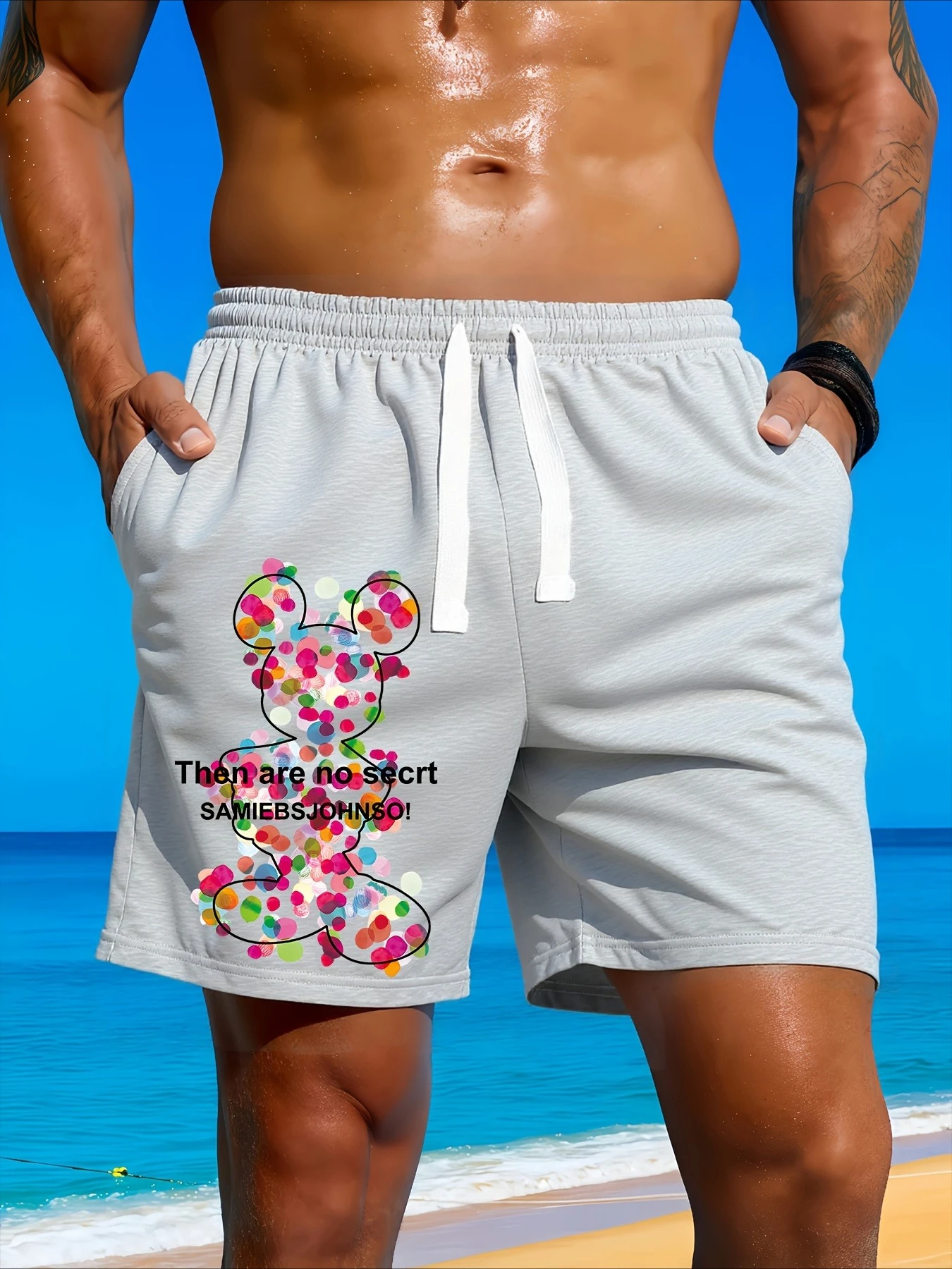 2025 موضة جديدة ميكي ماوس نمط الرجال الصيف شورتات للبحر نمط ميكي الأسود مناسبة للأنشطة الخارجية