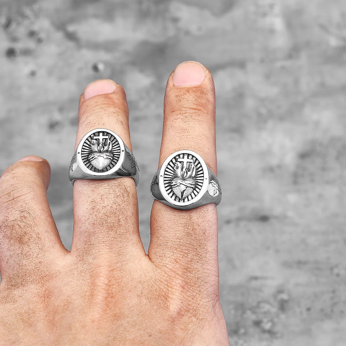 Heart of God Religious Cross S - огляд і ціна Chrome Hearts Ring