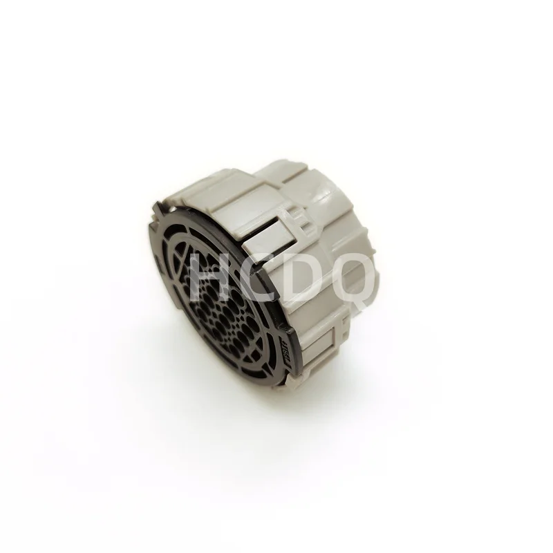 1PCS Original and genuine 7283-8750-30 Sautomobile connector plug housing supplied from stock