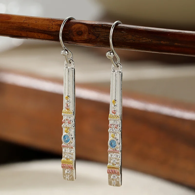 Women's Vintage Simple Long Drop Earrings Vertical Relief Contrasting Pattern Exquisite Pendant Earrings Daily Fashion Jewelry