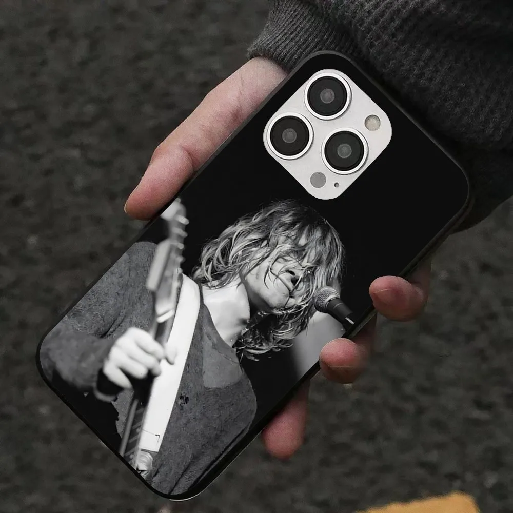 Retro Singer Kurt Cobain Phone Case For Iphone 15 11 13 14 Pro Max 7 8 Plus X Xr Xs Max Se2020 12mini Cover Case