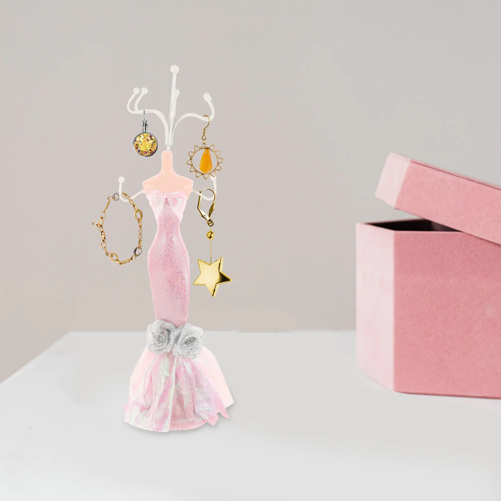

Elegant European Princess Jewelry Mannequin Display Stand Necklace Earrings Rings Organizer for Dresser Retail Display